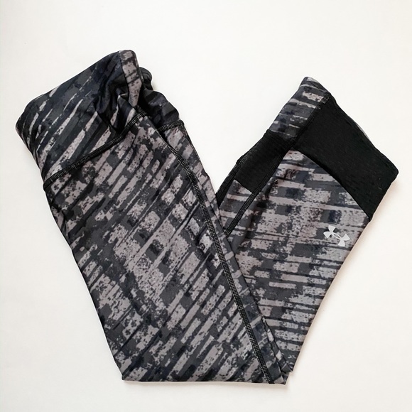 Under Armour Pants - Under Armour Cropped Leggings Size Small